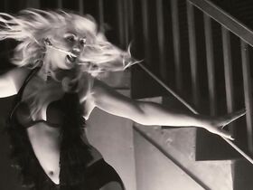 АннаЛинн МакКорд секси – Офицер ранен (2013) #2