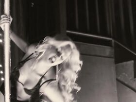 АннаЛинн МакКорд секси – Офицер ранен (2013) #3