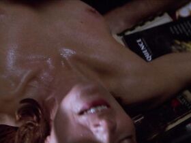 Рене Руссо голая – Афера Томаса Крауна (1999)