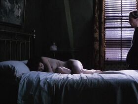 Хелена Бонем Картер голая – Крылья голубки (1997) #2