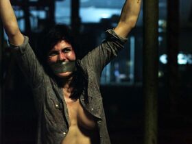 Александра Даддарио секси – Техасская резня бензопилой 3D (2013) #2