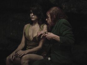 Ева Мендес секси – Корпорация «Святые моторы» (2012) #2