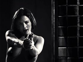 Карла Гуджино голая – Город грехов (2005) #2