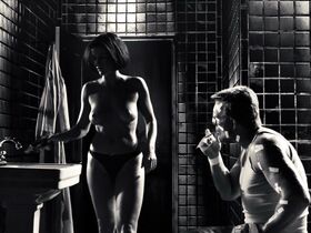 Карла Гуджино голая – Город грехов (2005) #3