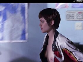 Анджелина Джоли голая – Хакеры (1995)