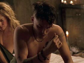 Лаура Рэмси голая – Улица (2011) #2