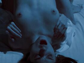 Джанет Монтгомери голая – Окровавленные холмы (2009)