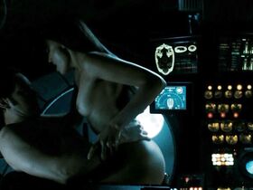 Малин Акерман голая – Хранители (2009)