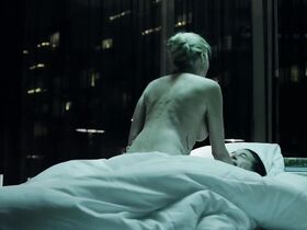 Эстелла Уоррен секси – Незнакомец внутри (2013)