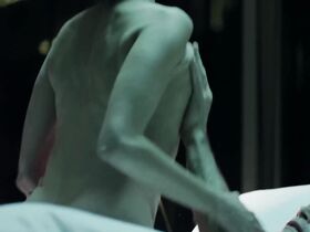 Эстелла Уоррен секси – Незнакомец внутри (2013) #3