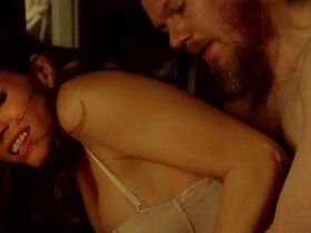 Каризма Карпентер секси – Психоз (2010) #3