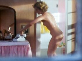 Морин Муни голая – Адская школа (1989)