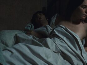 Китти Уинн голая – Паника в Нидл-парке (1971) #3