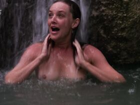 Джина Гершон голая, Мишель Литтл голая – Сладкая месть (1987) #3