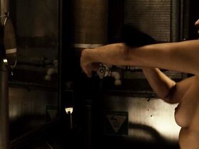 Кэти Сакхофф голая – Риддик (2013)