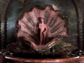 Ума Турман голая – Приключения барона Мюнхгаузена (1988) #2