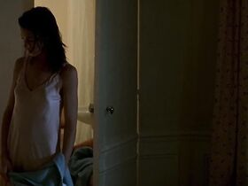 Шарлотта Генсбур голая – Новые приключения Белоснежки (2004) #2