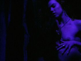 Стэйси Трэвис голая – Железо (1990) #2
