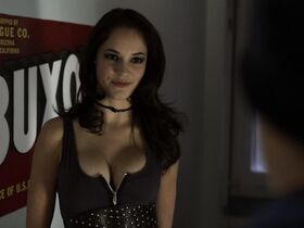 Алексис Нэп секси – Университетский вампир (2013)