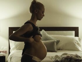 Сара Гадон голая – Враг (2013)