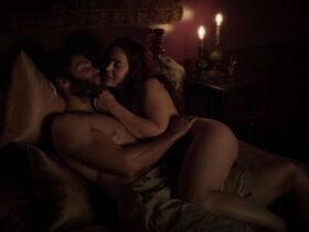 Эжур Парсонс секси, Джанет Монтгомери секси – Салем s01e02 (2014)