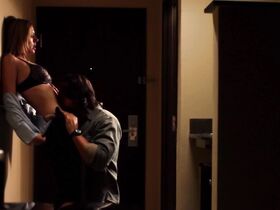 Элисон Макэти секси – 5 душ (2013) #1