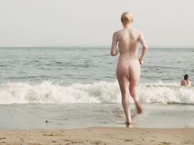 Элизабет Олсен секси, Дакота Фаннинг голая – Очень хорошие девочки (2013)
