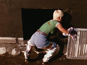 Алисса Милано секси – Двойной дракон (1994)