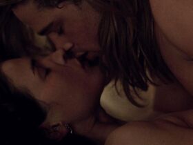 Джулия Ормонд голая, Карина Ломбард голая – Легенды осени (1994)