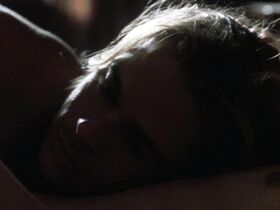 Джулия Ормонд голая, Карина Ломбард голая – Легенды осени (1994) #2