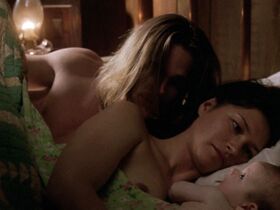 Джулия Ормонд голая, Карина Ломбард голая – Легенды осени (1994) #3