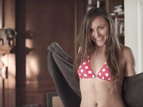 Бриана Эвиган секси – Она меня не любит (2013)