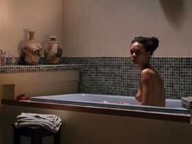 Тандиве Ньютон голая – Половина жёлтого солнца (2013)