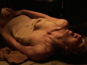 Мэгги Джилленхол голая – Благородная женщина s01e06 (2014) #2