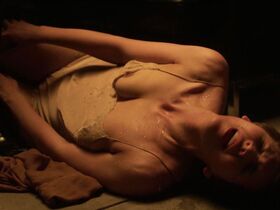 Мэгги Джилленхол голая – Благородная женщина s01e06 (2014) #3