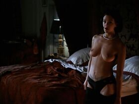 Азия Ардженто голая – Би Манки (1998)