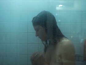 Тереза Хофова секси – Домашний режим (2018) #13