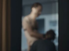 Тереза Хофова секси – Домашний режим (2018) #14