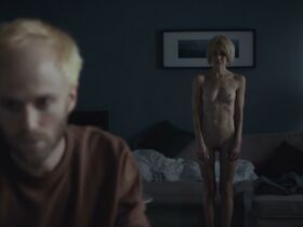 Тереза Хофова секси – Домашний режим (2018) #15