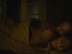 Тереза Хофова секси – Домашний режим (2018) #7