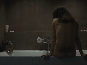 Тереза Хофова секси – Домашний режим (2018) #9