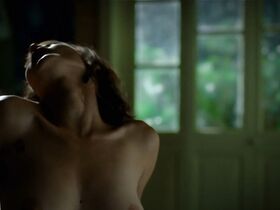 Эрмила Гуэдес голая – Нападение на центральный банк (2011) #4