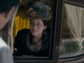 Стэйси Мартин голая – Последняя любовь Казановы (2019) #8