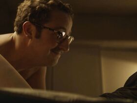 Эмили Кокс голая, Мари Бурхард голая, Йоханна Вокалек секси – Гав (2018) #4