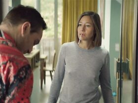 Эмили Кокс голая, Мари Бурхард голая, Йоханна Вокалек секси – Гав (2018) #5