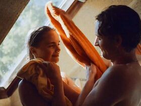 Розмари Мосбек голая, Йозефин Парк секси – По-собачьи s02e01 (2019) #12