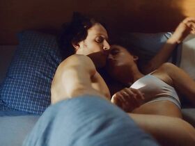 Розмари Мосбек голая, Йозефин Парк секси – По-собачьи s02e01 (2019) #3