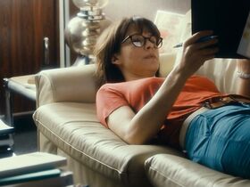 Софи Марсо секси – Мадам Миллс, идеальная соседка (2018) #2