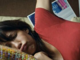 Софи Марсо секси – Мадам Миллс, идеальная соседка (2018) #5