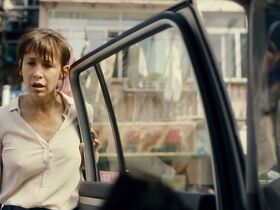 Софи Марсо секси – Мадам Миллс, идеальная соседка (2018) #8